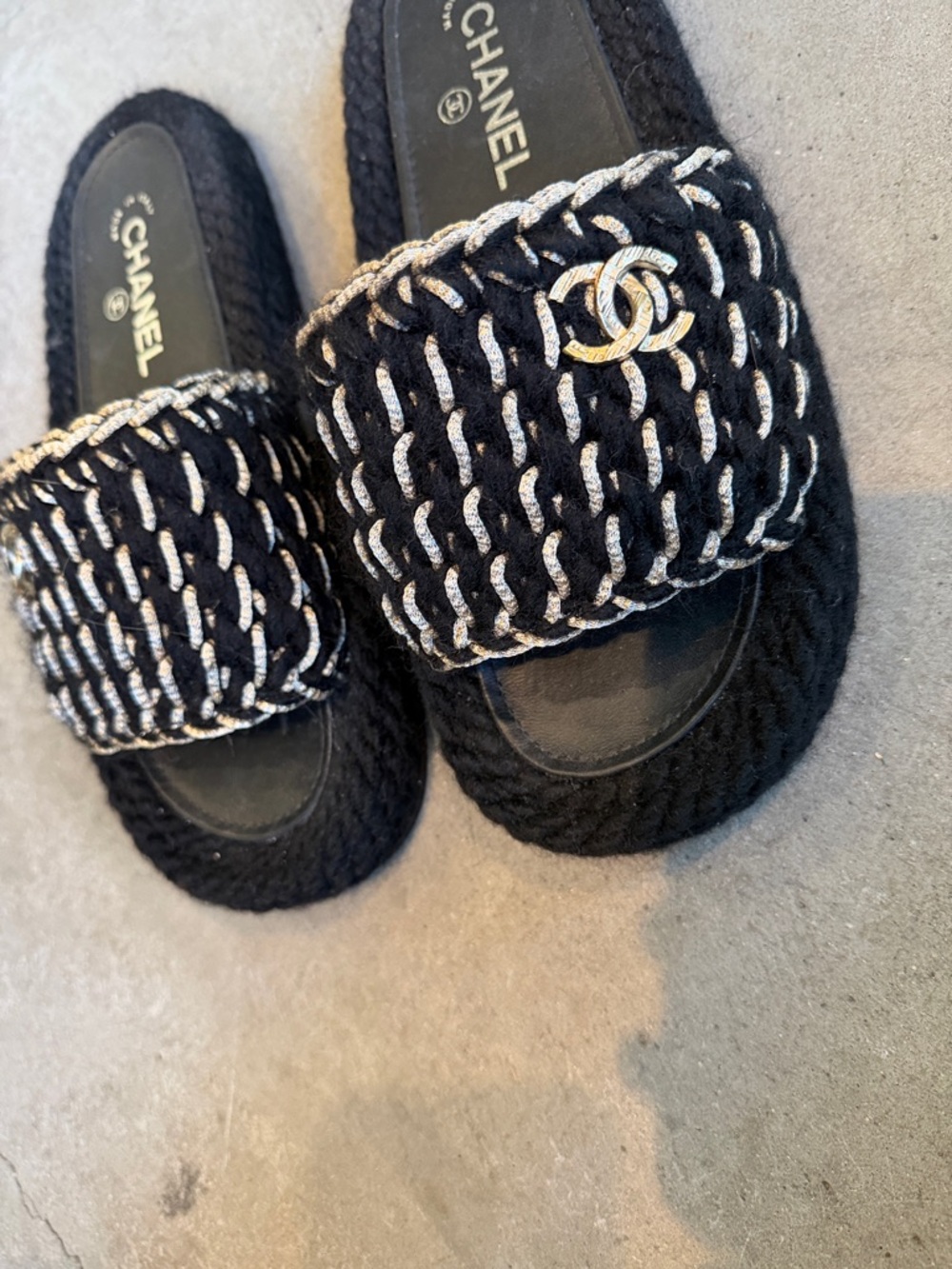 Chanel Black and Gold CC logo Women's Slides / sandals brand new - Picture 2 of 5